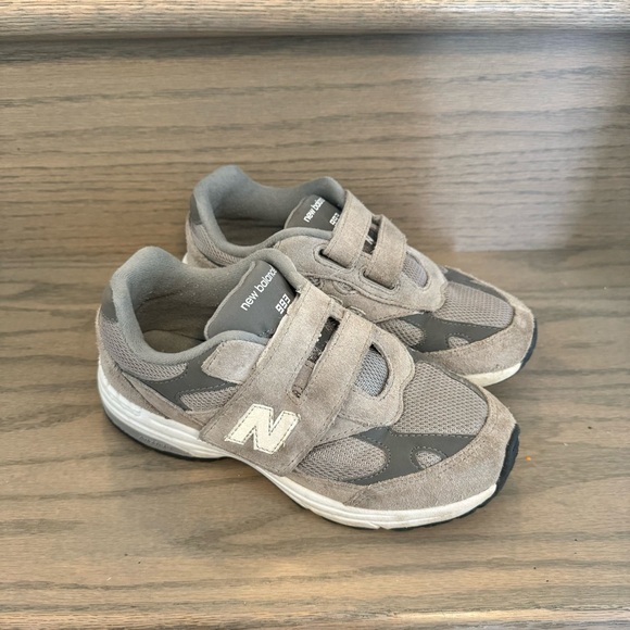 Kids New Balance 993 fuel cell tech Size 34.5 hook and loop Velcro strap US2.5 - Picture 3 of 5